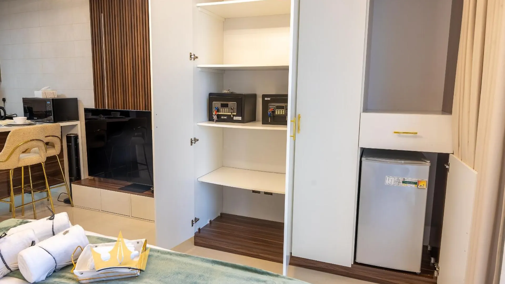 Dunya Tower 2 Downtown Burj Khalifa Street Kings Apartment Dubai